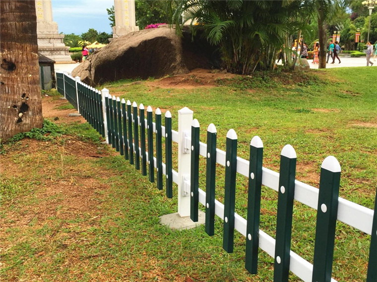 宗達(dá)草坪護(hù)欄工程案例