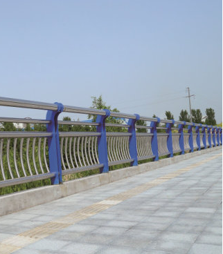 道路隔離護欄按生產(chǎn)技術(shù)工藝分類 道路隔離護欄