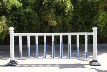 道路護(hù)欄.jpg 道路護(hù)欄.jpg