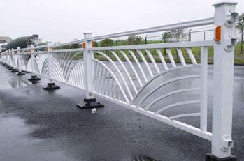 道路護欄.jpg