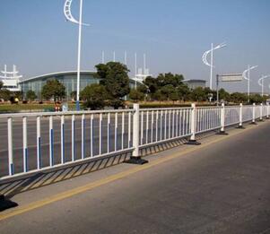 道路隔離護(hù)欄.jpg 道路隔離護(hù)欄.jpg
