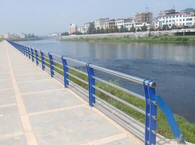 談?wù)劚pB(yǎng)橋梁護欄的方法 談?wù)劚pB(yǎng)橋梁護欄的方法